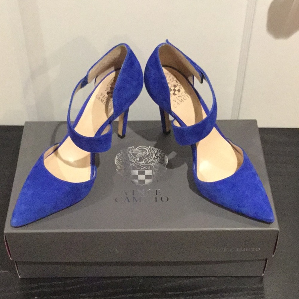 NWB Vince Camuto cobalt suede pumps Size 7